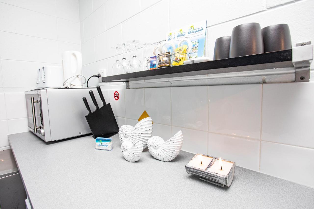 Airlie Sun & Sand Accommodation Studio #1 Airlie Beach Bagian luar foto
